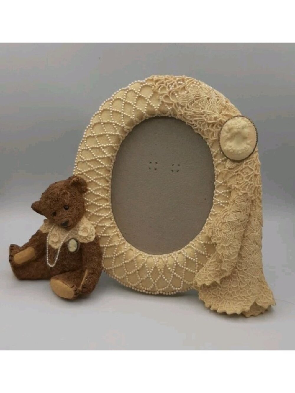 Vtg 1996 United Design Corp Cameo Teddy Bear Oval Picture Frame Lace Pearls
